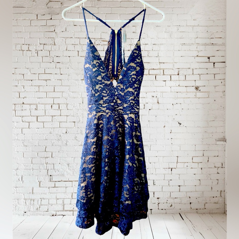 Perfect for Homecoming! NWT. Emerald Sundae glittery navy lace overlay dress. L